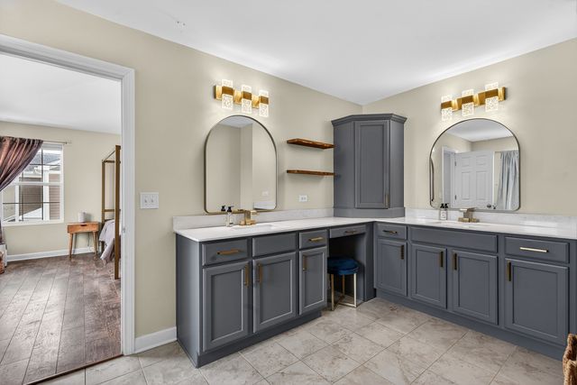 13836 Amelia Drive, Lemont, IL 60439