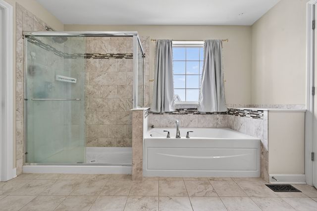 13836 Amelia Drive, Lemont, IL 60439