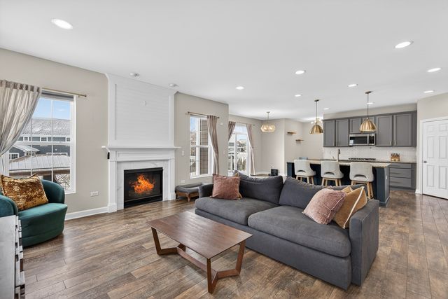 13836 Amelia Drive, Lemont, IL 60439