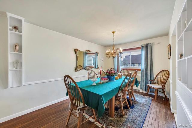 7 N Terrace Place, Valley Stream, NY 11580