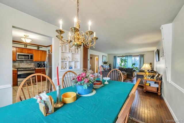 7 N Terrace Place, Valley Stream, NY 11580