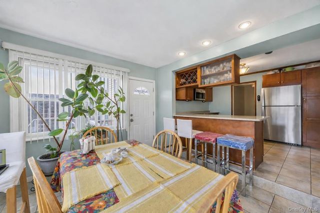 7 N Terrace Place, Valley Stream, NY 11580