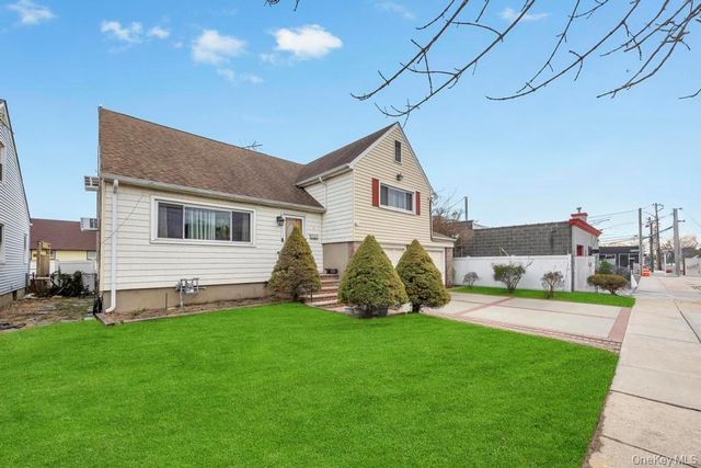 7 N Terrace Place, Valley Stream, NY 11580