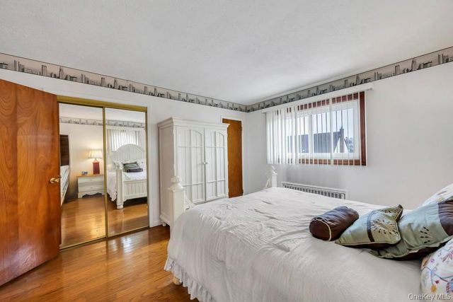 7 N Terrace Place, Valley Stream, NY 11580