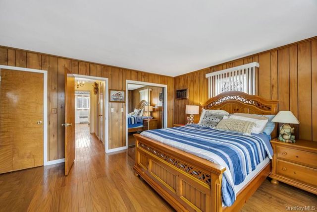 7 N Terrace Place, Valley Stream, NY 11580