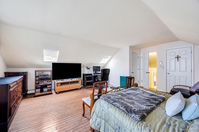 7 N Terrace Place, Valley Stream, NY 11580