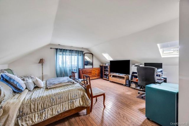 7 N Terrace Place, Valley Stream, NY 11580