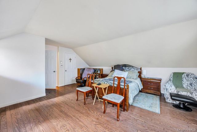 7 N Terrace Place, Valley Stream, NY 11580