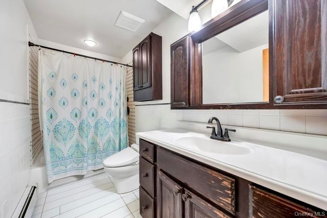 7 N Terrace Place, Valley Stream, NY 11580