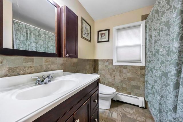 7 N Terrace Place, Valley Stream, NY 11580