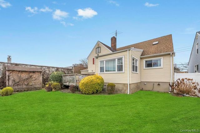 7 N Terrace Place, Valley Stream, NY 11580