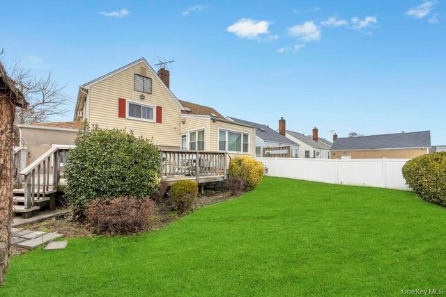 7 N Terrace Place, Valley Stream, NY 11580