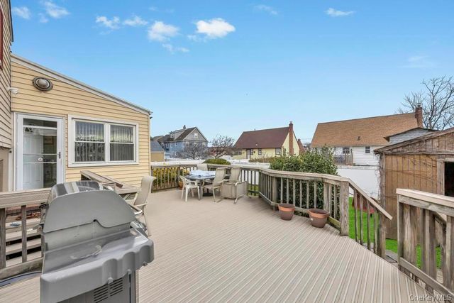 7 N Terrace Place, Valley Stream, NY 11580