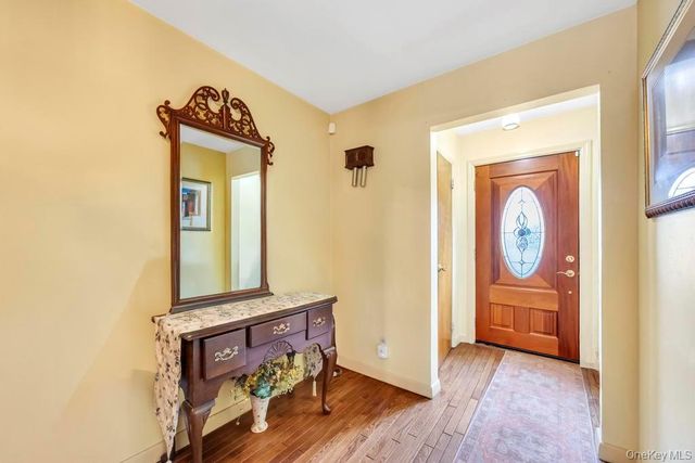 7 N Terrace Place, Valley Stream, NY 11580