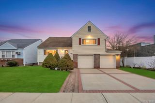 7 N Terrace Place, Valley Stream, NY 11580