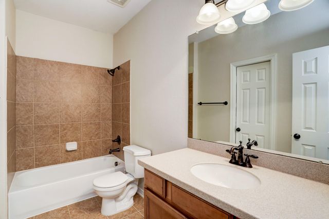 1306 Laurel Leaf Lane, Pearland, TX 77581