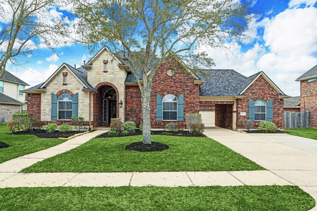 1306 Laurel Leaf Lane, Pearland, TX 77581