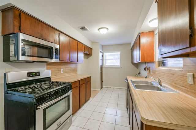4655 Orange Circle S, Pearland, TX 77581