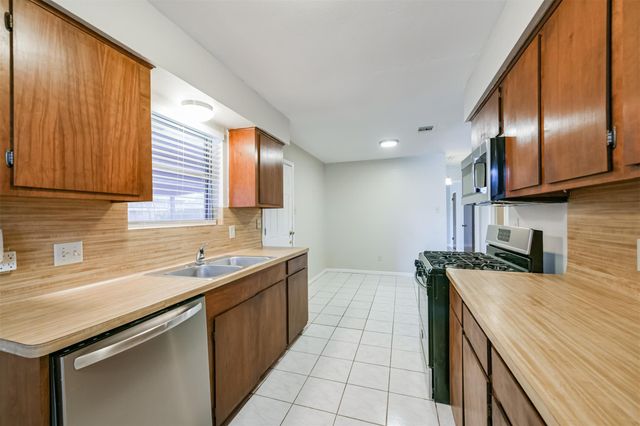 4655 Orange Circle S, Pearland, TX 77581