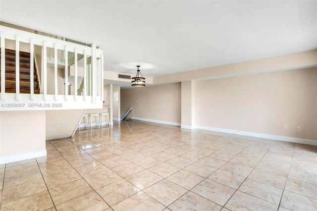 9937 NW 9th St Circle 1219, Miami, FL 33172