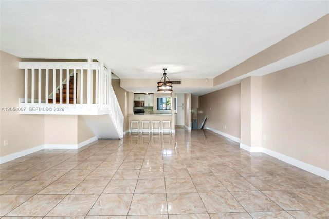 9937 NW 9th St Circle 1219, Miami, FL 33172