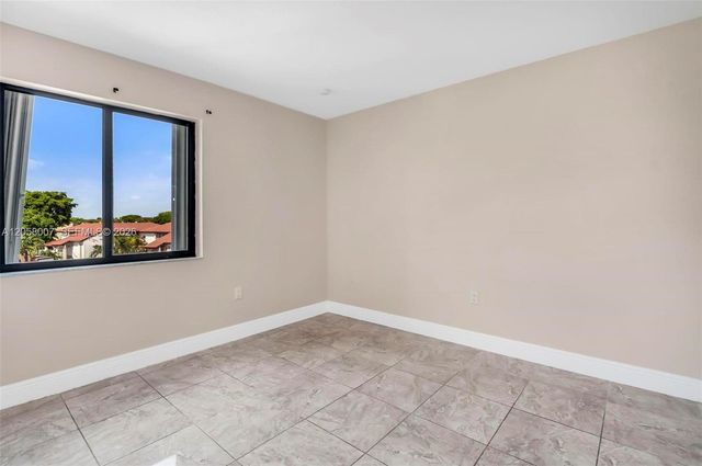 9937 NW 9th St Circle 1219, Miami, FL 33172