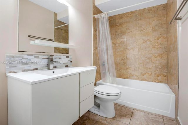 9937 NW 9th St Circle 1219, Miami, FL 33172