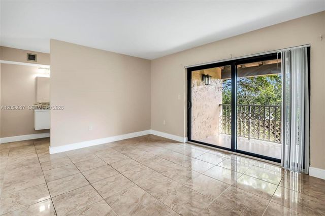 9937 NW 9th St Circle 1219, Miami, FL 33172