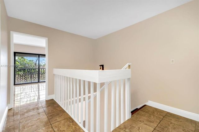 9937 NW 9th St Circle 1219, Miami, FL 33172
