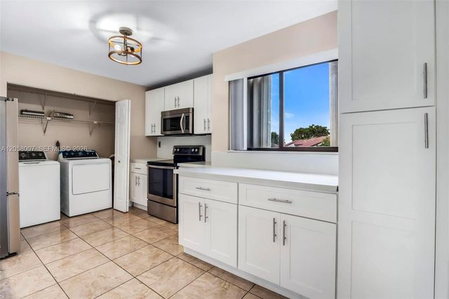 9937 NW 9th St Circle 1219, Miami, FL 33172