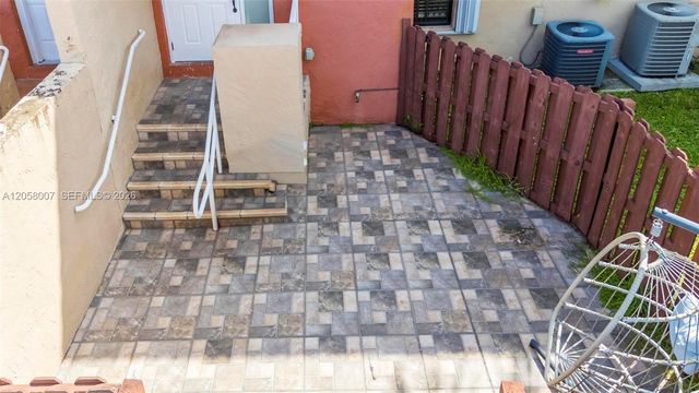 9937 NW 9th St Circle 1219, Miami, FL 33172