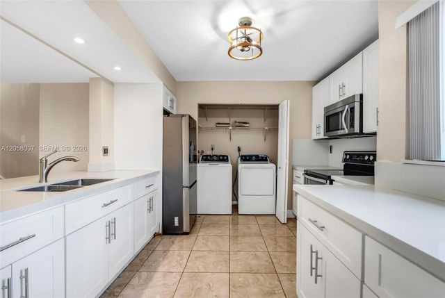9937 NW 9th St Circle 1219, Miami, FL 33172