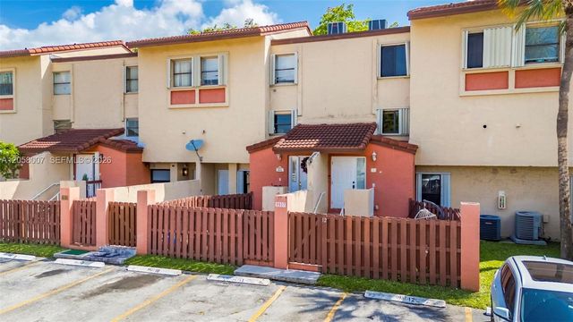 9937 NW 9th St Circle 1219, Miami, FL 33172