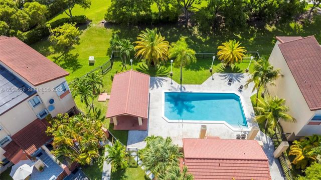 9937 NW 9th St Circle 1219, Miami, FL 33172