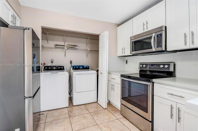 9937 NW 9th St Circle 1219, Miami, FL 33172