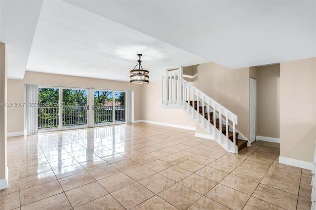 9937 NW 9th St Circle 1219, Miami, FL 33172