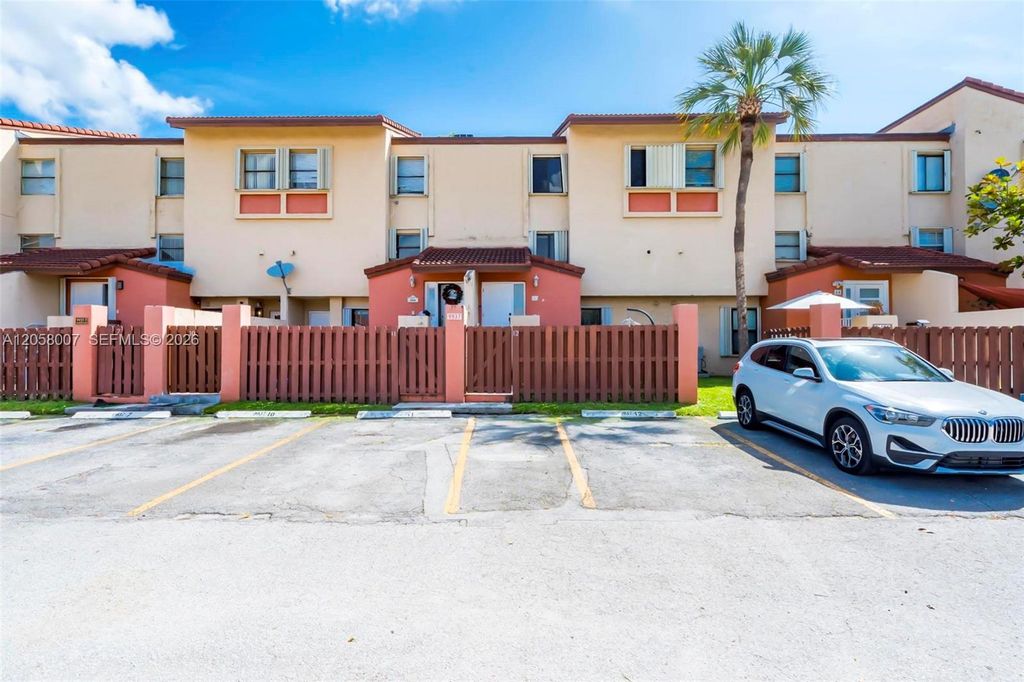 9937 NW 9th St Circle 1219, Miami, FL 33172