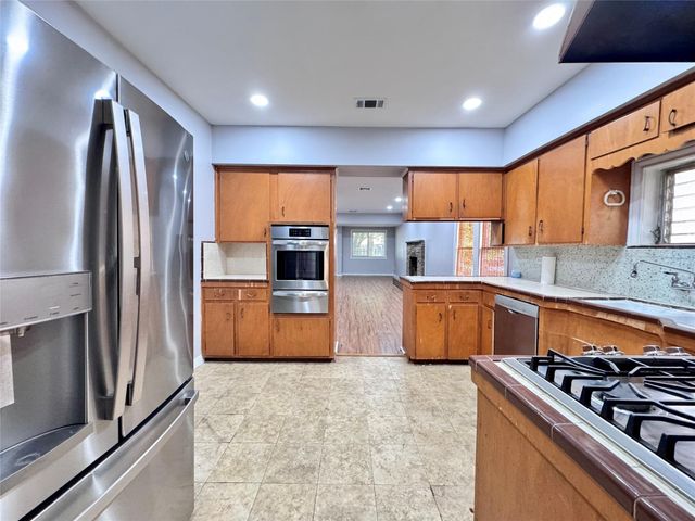 1410 Walton Street, Houston, TX 77009