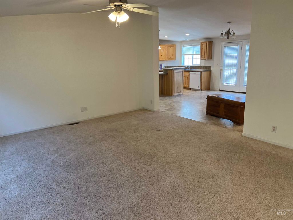 910 Moon Glo 30, Buhl, ID 83316 photo 2
