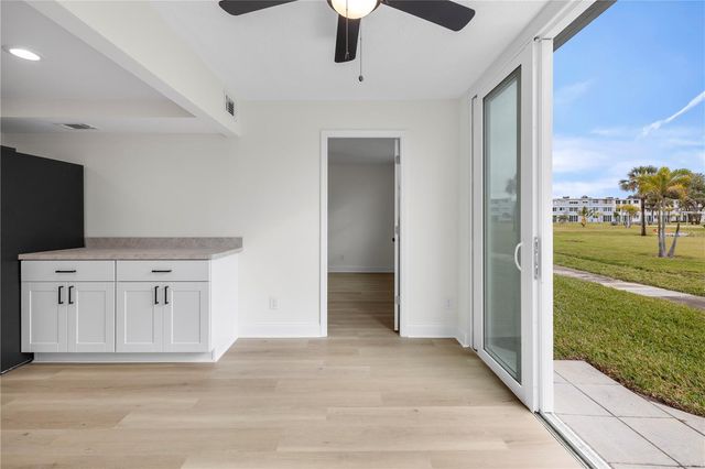 4715 BAY STREET NE 123, St Petersburg, FL 33703