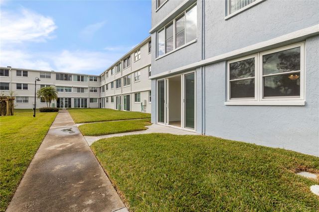 4715 BAY STREET NE 123, St Petersburg, FL 33703