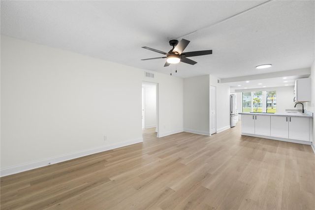 4715 BAY STREET NE 123, St Petersburg, FL 33703