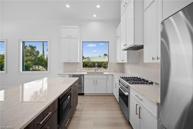 786 107th AVE N, Naples, FL 34108