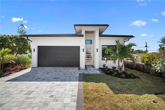 786 107th AVE N, Naples, FL 34108