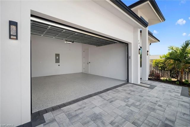 786 107th AVE N, Naples, FL 34108