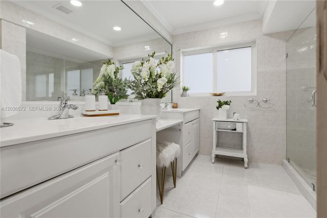 1040 Crystal Lake Dr 3, Deerfield Beach, FL 33064