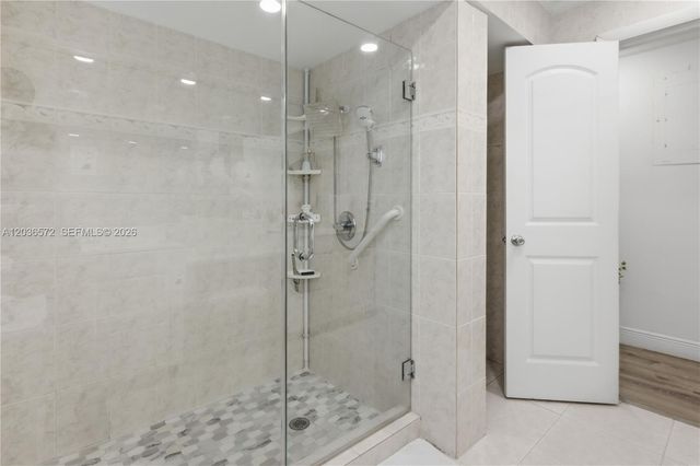 1040 Crystal Lake Dr 3, Deerfield Beach, FL 33064