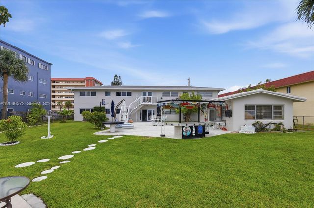 1040 Crystal Lake Dr 3, Deerfield Beach, FL 33064