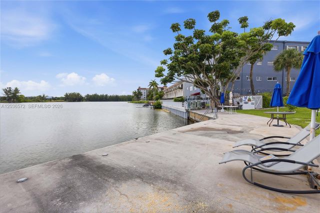 1040 Crystal Lake Dr 3, Deerfield Beach, FL 33064