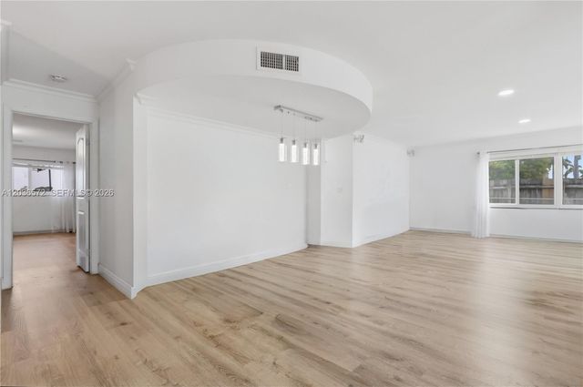 1040 Crystal Lake Dr 3, Deerfield Beach, FL 33064